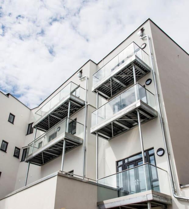 Modern With Stunning Sea View Apartment *