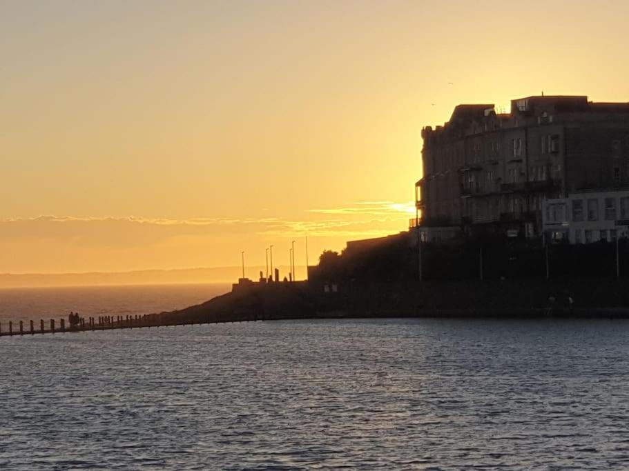 Modern With Stunning Sea View * Weston-super-Mare