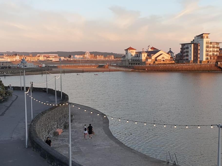 Modern With Stunning Sea View * Weston-super-Mare