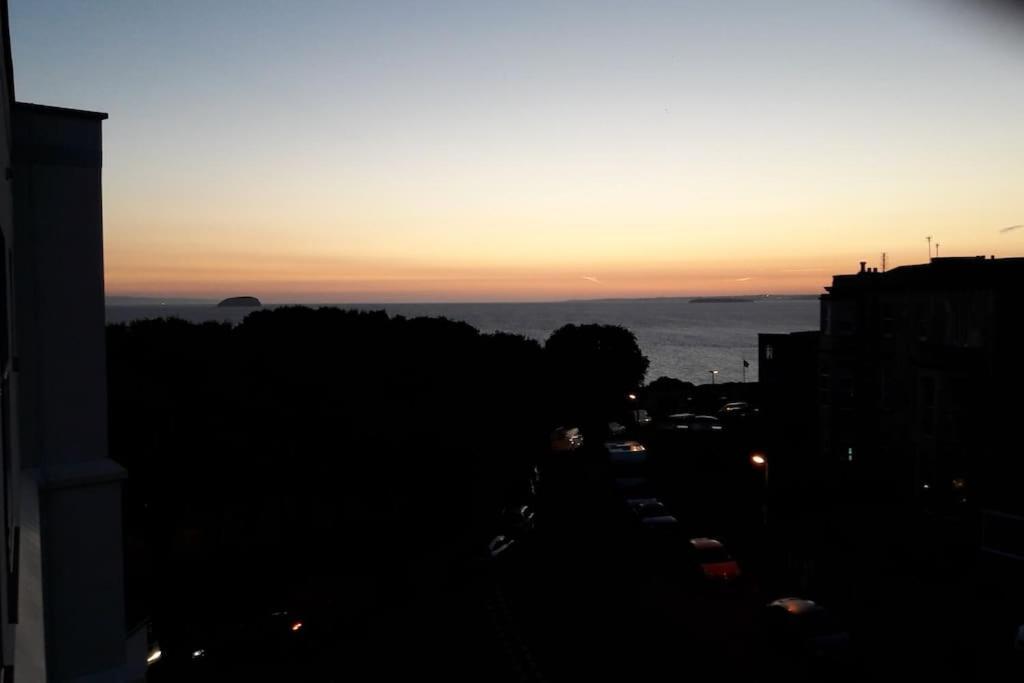 Modern With Stunning Sea View Apartment Weston-super-Mare